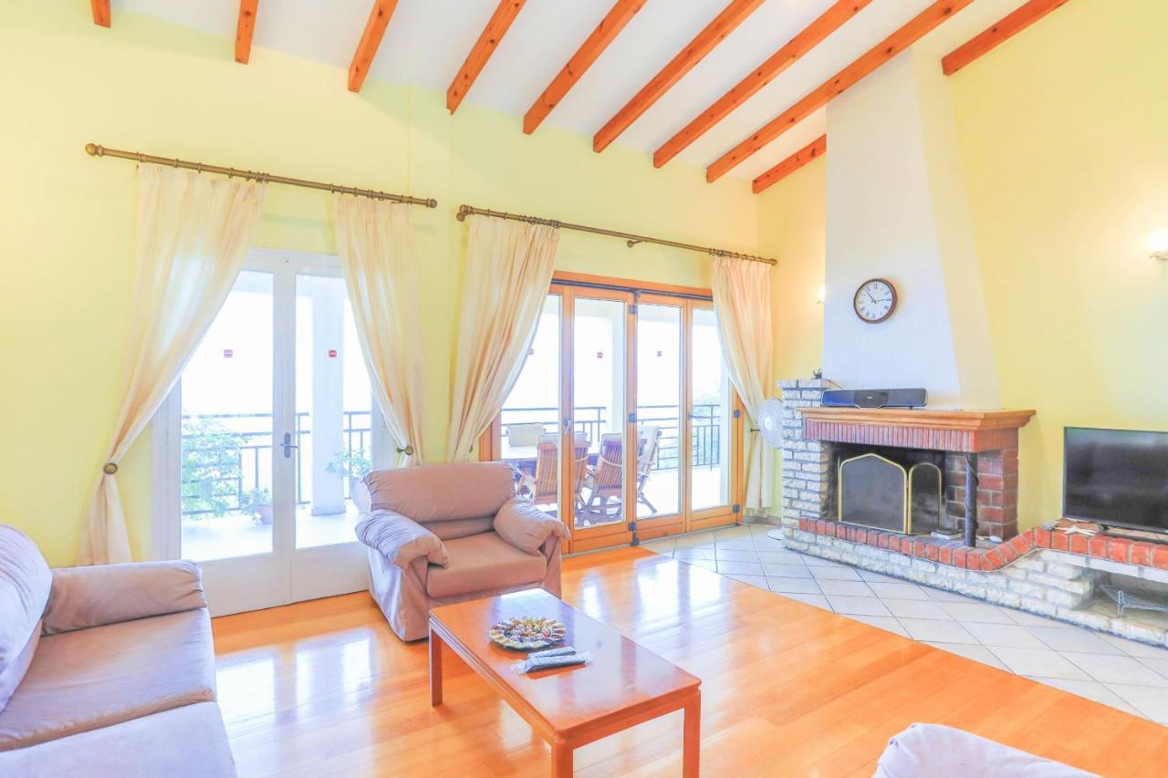 Villa Natasha Katávolos Zewnętrze zdjęcie